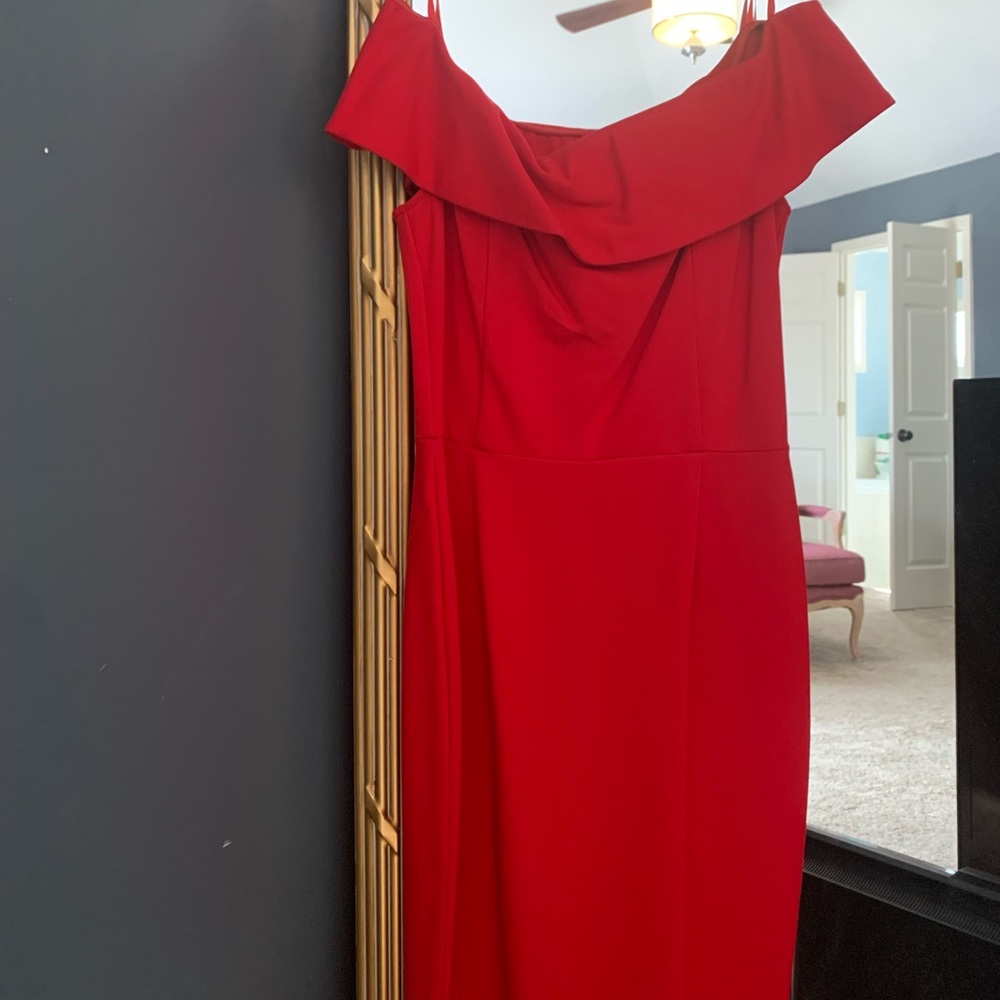 Alexia Admor red dress